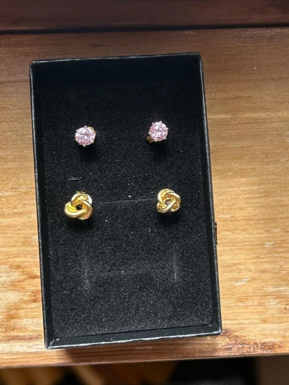 Pink and gold stud earrings. Costume jewelry. 2 pc